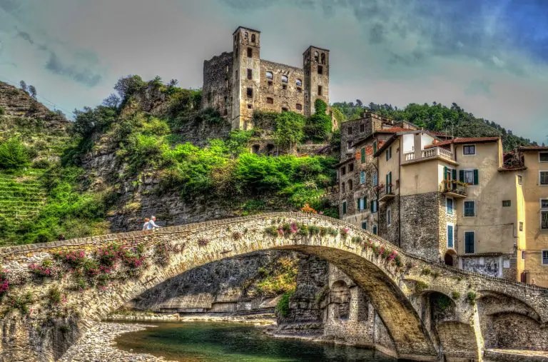 Dolceacqua_foto_dipinto.jpg